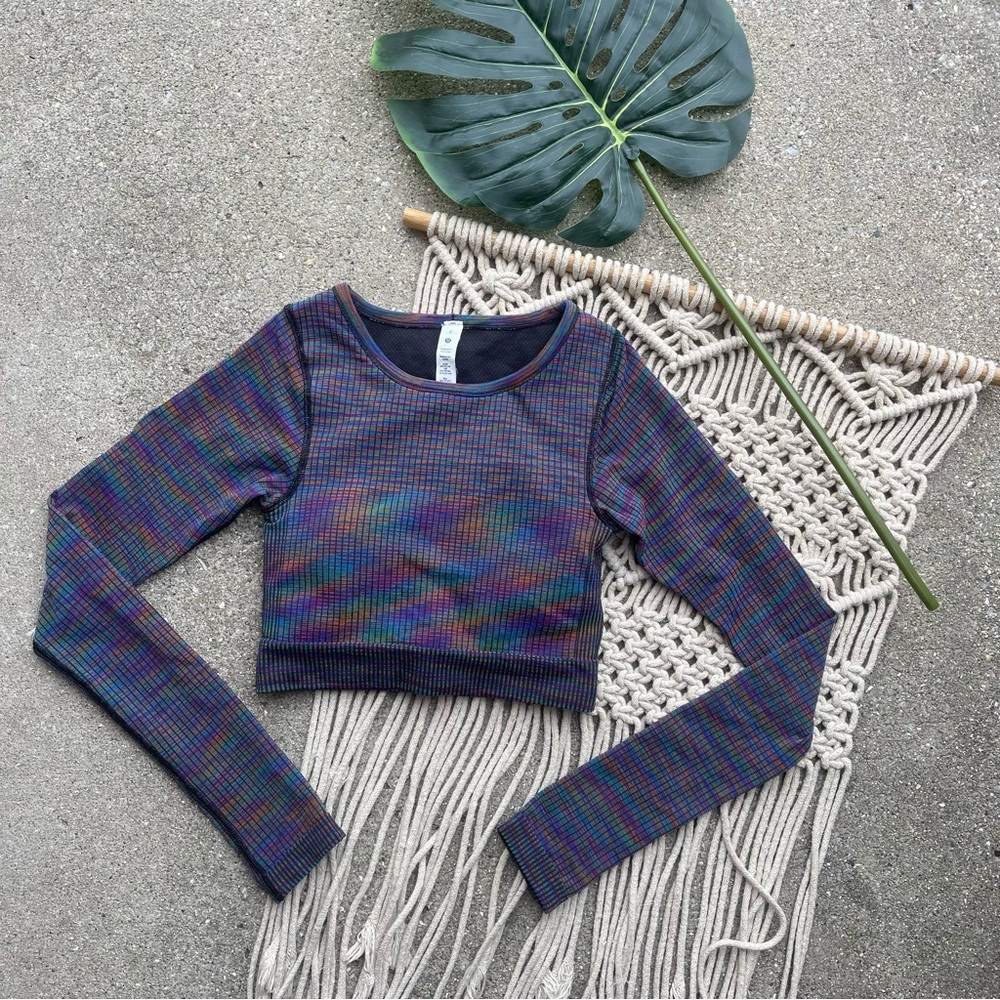 Lululemon Long Sleeve Crop Top Size 2 - Ebb To Street Rainbow Multi